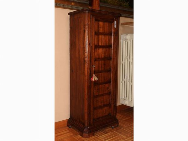 A Walnut Cabinet  (19th Century)  - Auction House-Sale: Furniture, Old Master Paintings and Jewels from florentine house. - II - Maison Bibelot - Casa d'Aste Firenze - Milano
