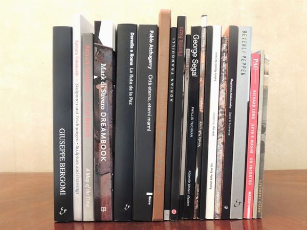 Venti libri sull'arte contemporanea: scultura, installazioni e land art  - Asta La Biblioteca d'arte di Laura Tansini - Maison Bibelot - Casa d'Aste Firenze - Milano