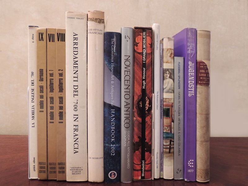 Sedici Libri Sull'antiquariato