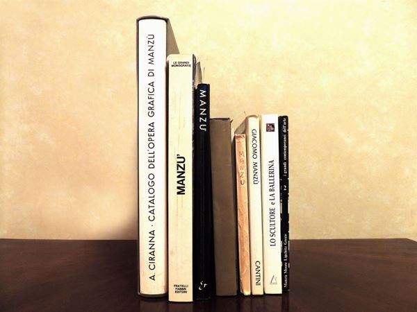 Nove libri d'arte su Manzù  - Asta La Biblioteca d'arte di Laura Tansini - Maison Bibelot - Casa d'Aste Firenze - Milano