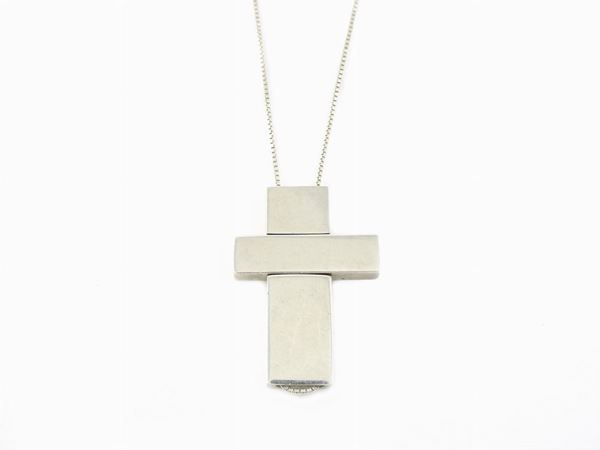 Small box links chain with silver Gucci modular cross