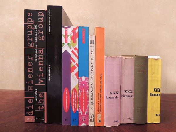 Undici cataloghi della Biennale di Venezia  - Asta La Biblioteca d'arte di Laura Tansini - Maison Bibelot - Casa d'Aste Firenze - Milano