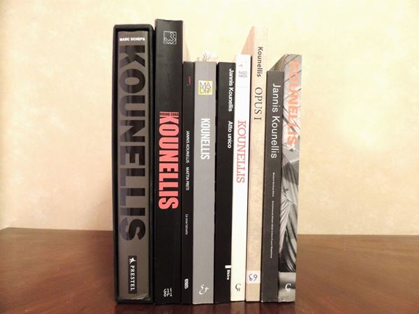 Nove libri d'arte su Jannis Kounellis  - Asta La Biblioteca d'arte di Laura Tansini - Maison Bibelot - Casa d'Aste Firenze - Milano