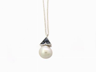 Girocollo con Pendente in Oro Bianco, Perla e Zaffiri
