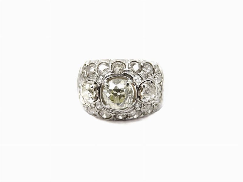 Anello a Fascia in Oro Bianco e Diamanti Incolori e Fancy Colour