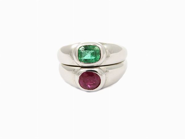 White gold double band ring with emerald and ruby