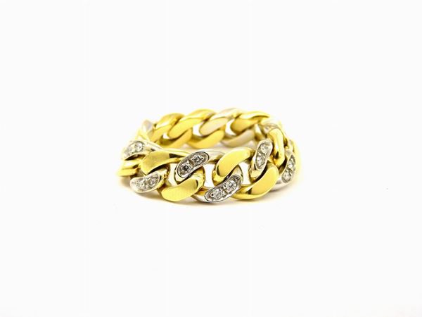 Yellow gold double curb links ring with diamonds