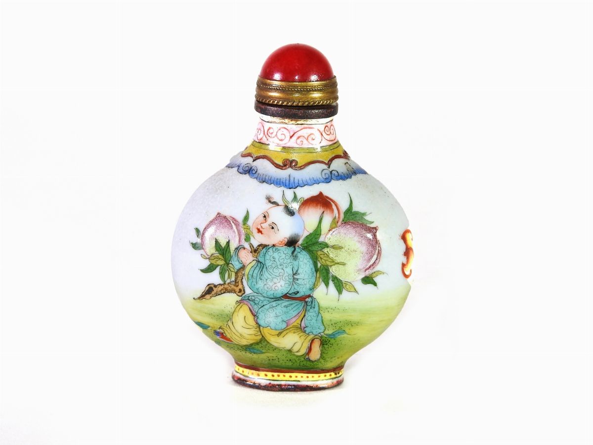 Snuff Bottle in Smalto