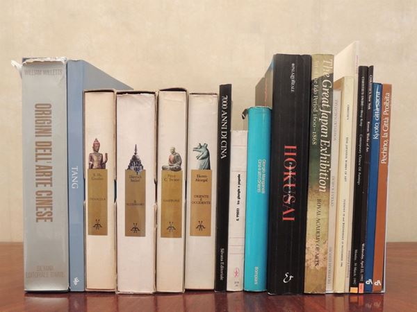 Sixteen Books on Oriental Art  - Auction Laura Tansini's Art Library - Maison Bibelot - Casa d'Aste Firenze - Milano