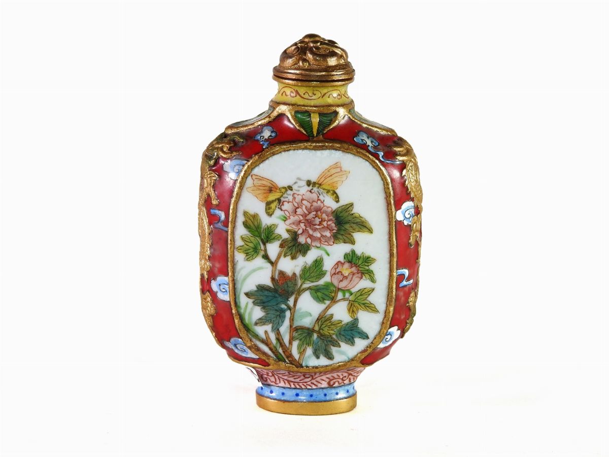 Snuff Bottle in Smalto