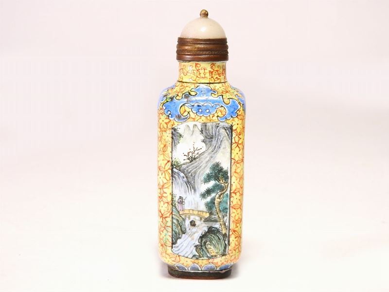 Snuff Bottle in Smalto