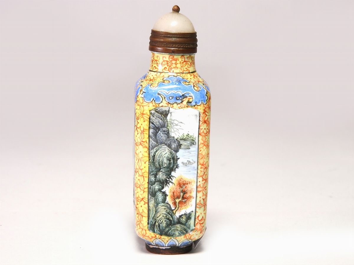 Snuff Bottle in Smalto