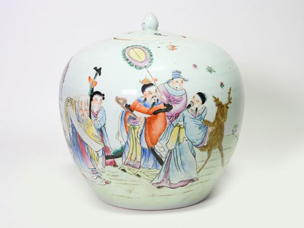 A Polichrome Porcelain Potiche  (China, 19th/20th Century)  - Auction Furniture and Old Master Paintings - I - Maison Bibelot - Casa d'Aste Firenze - Milano
