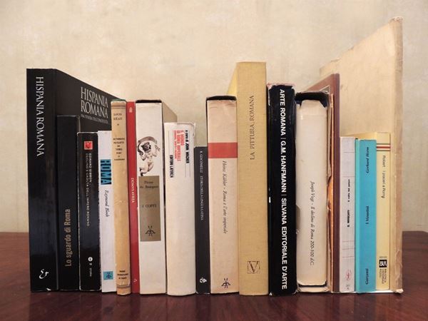 Sedici libri sull'archeologia e l'arte antica  - Asta La Biblioteca d'arte di Laura Tansini - Maison Bibelot - Casa d'Aste Firenze - Milano