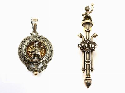 Una Spilla, un Pendente e un Paio di Orecchini in Parure Marchesini in Oro Giallo e Argento