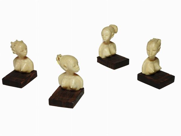 *Four Small Ivory Busts of Women  (Africa, 20th Century)  - Auction Furniture and Old Master Paintings - I - Maison Bibelot - Casa d'Aste Firenze - Milano