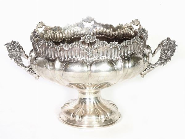 A Silver Centrepiece Bowl  - Auction Furniture and Old Master Paintings - I - Maison Bibelot - Casa d'Aste Firenze - Milano