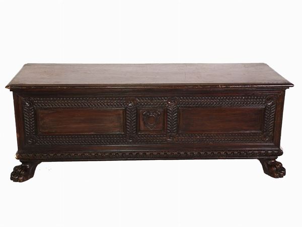 A Walnut Chest  - Auction Furniture and Old Master Paintings - I - Maison Bibelot - Casa d'Aste Firenze - Milano
