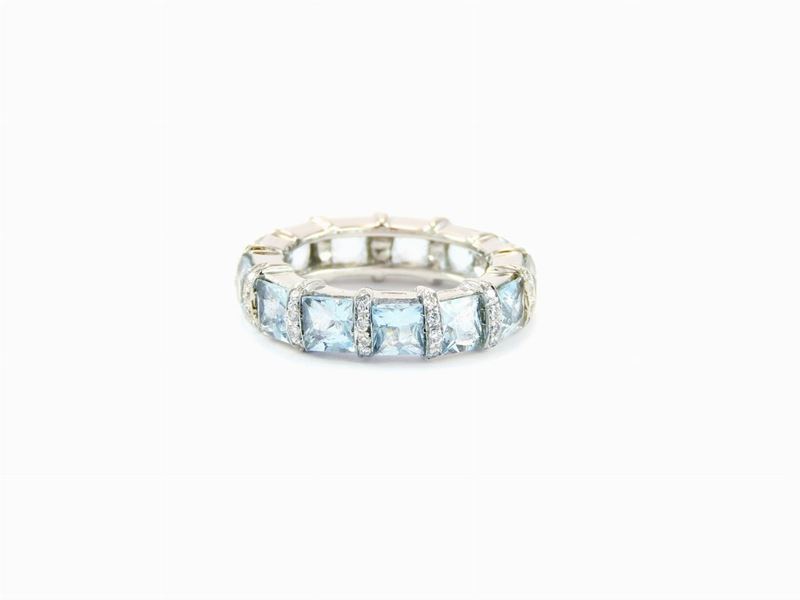 Anello in Oro Bianco con Diamanti e Acquemarine