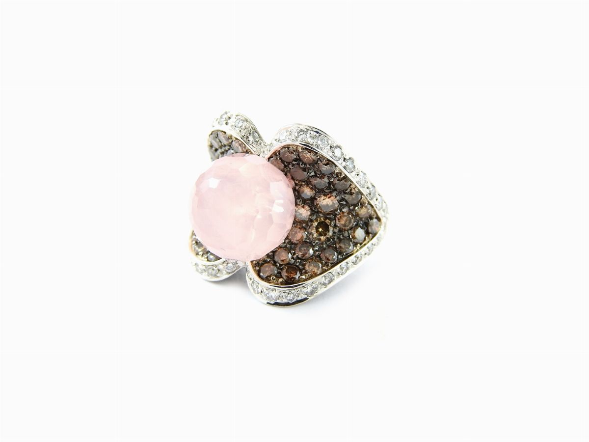 Anello in Oro Bianco, Diamanti Incolori e Brown e Quarzo Rosa