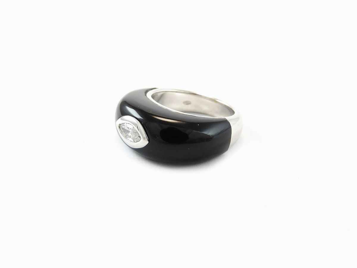 Anello a Fascia in Oro Bianco, Diamante e Onice