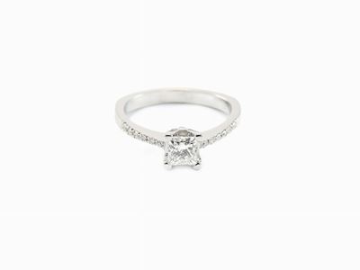 Anello Solitario in Oro Bianco e Diamanti