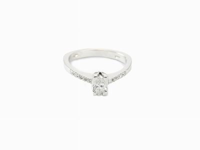 Anello Solitario in Oro Bianco e Diamanti