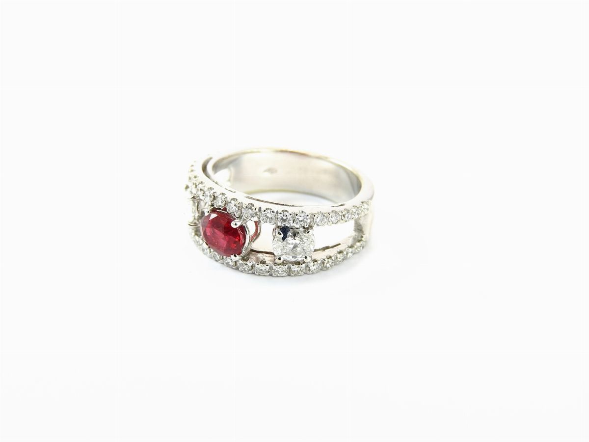 Anello a Fascia in Oro Bianco, Diamanti e Rubino