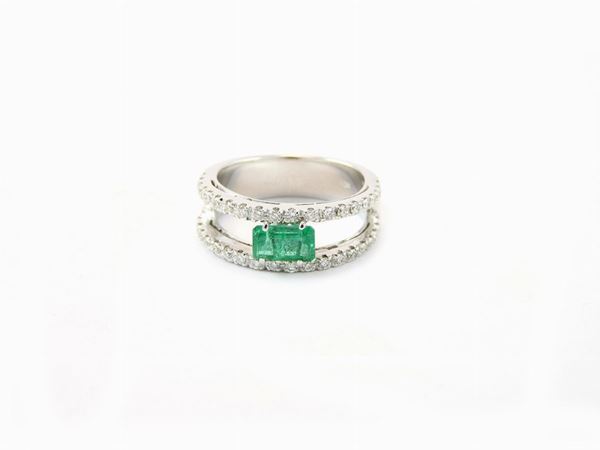 White gold ring with diamonds and emerald