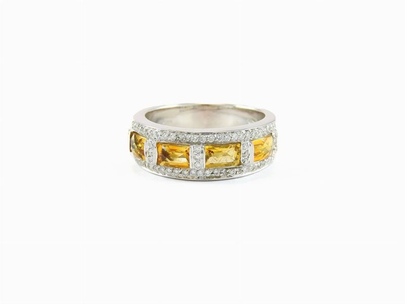 Anello in Oro Bianco, Diamanti e Quarzi Citrini