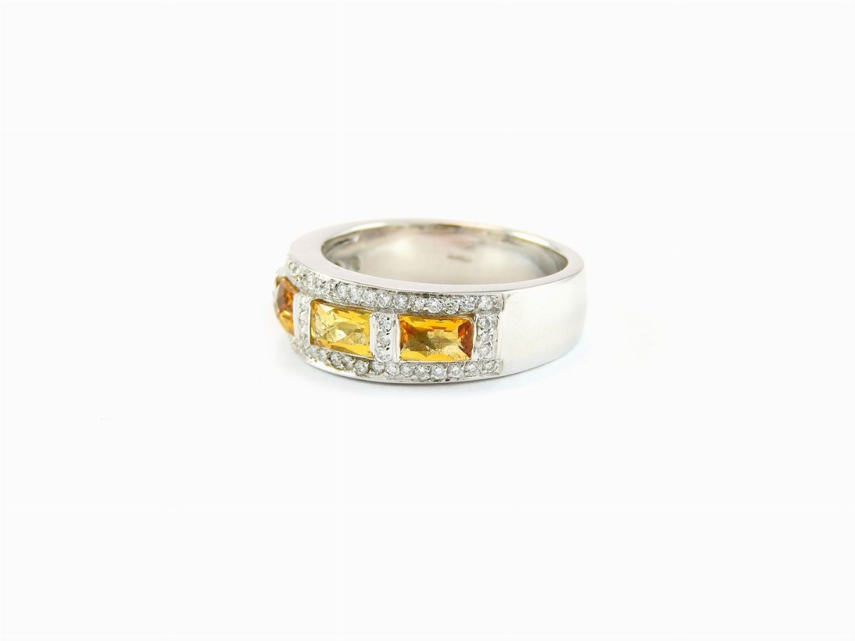 Anello in Oro Bianco, Diamanti e Quarzi Citrini
