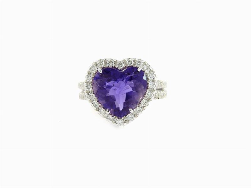 Anello a Margherita in Oro Bianco, Diamanti e Iolite