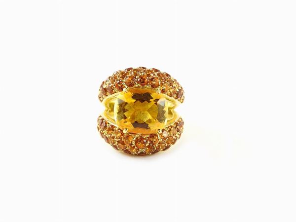 Yellow gold ring with citrine quartzes