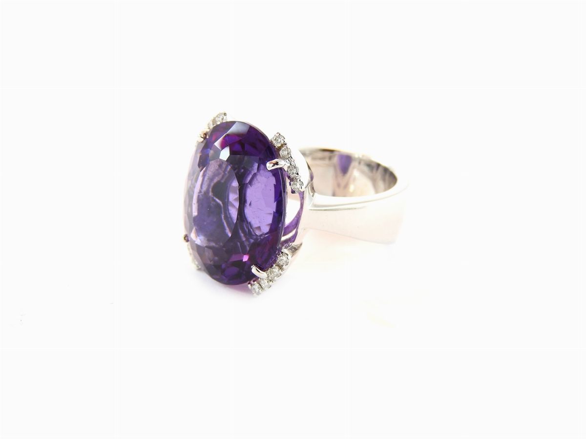 Anello in Oro Bianco, Diamanti e Quarzo Ametista
