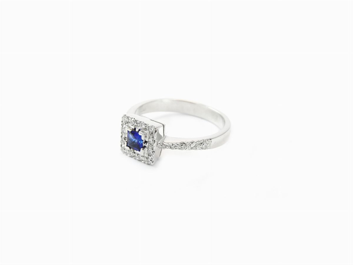 Anello in Oro Bianco, Diamanti e Zaffiro
