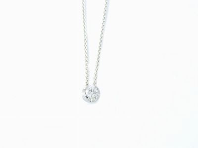 Girocollo in Oro Bianco a Maglia a Spiga con Pendente "punto Luce" in Oro Bianco e Diamante