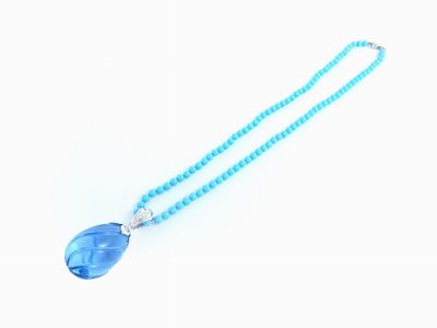 Girocollo in Turchese con Pendente in Oro Bianco, Diamanti e Topazio Azzurro