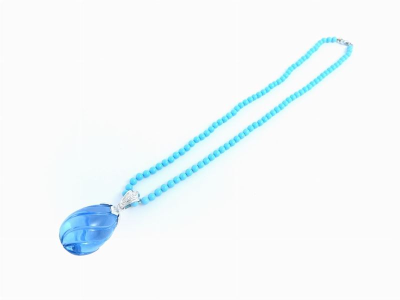 Girocollo in Turchese con Pendente in Oro Bianco, Diamanti e Topazio Azzurro