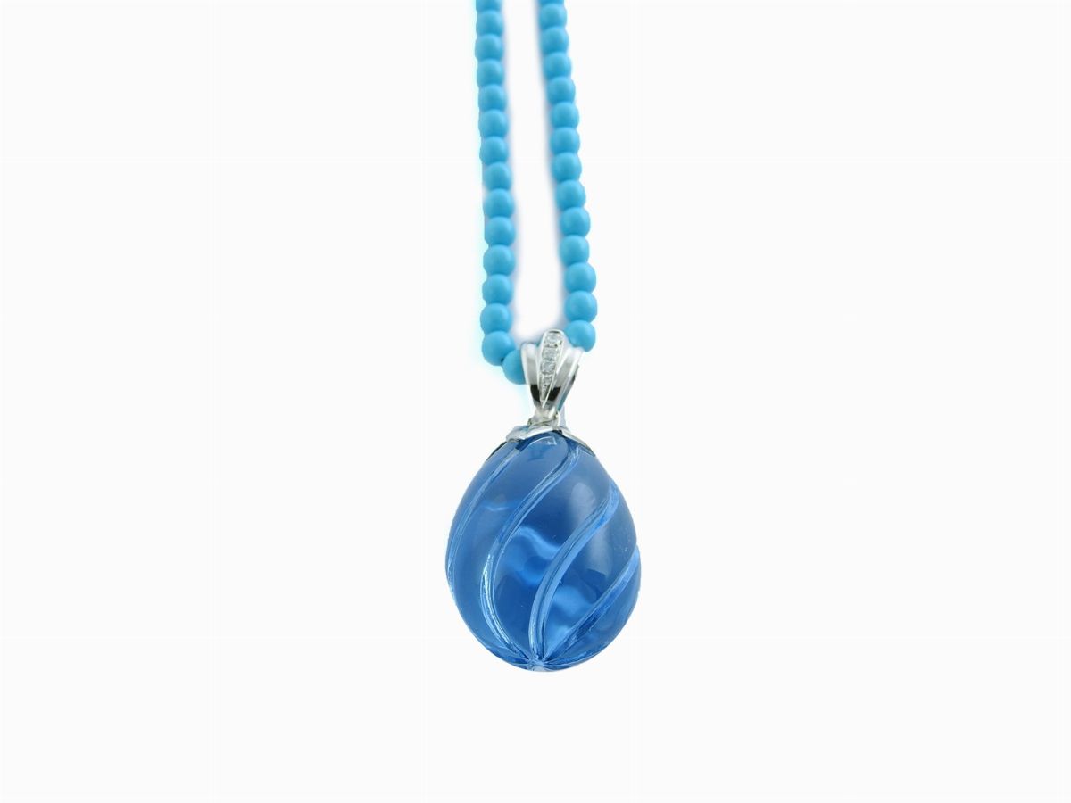Girocollo in Turchese con Pendente in Oro Bianco, Diamanti e Topazio Azzurro