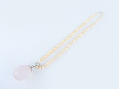 Girocollo di Perle Coltivate con Pendente in Oro Bianco, Diamanti e Quarzo Rosa