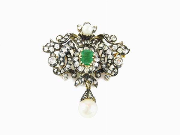 Yellow gold and silver pendant brooch with diamonds, emerald and pearls