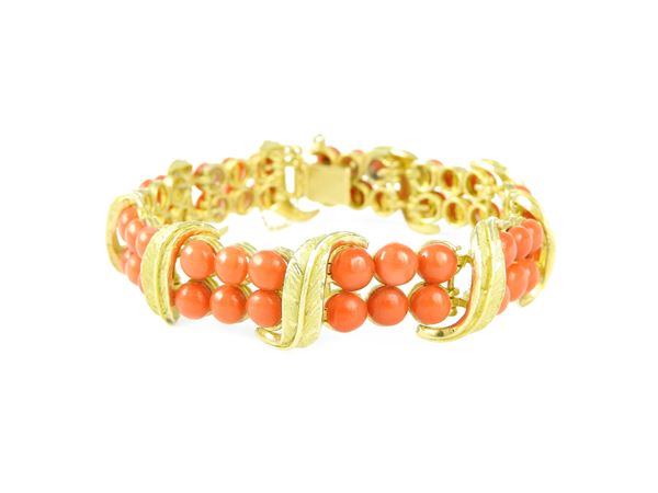 Yellow gold and orangish red coral semi rigid bracelet