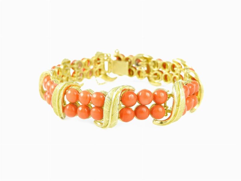 Bracciale Semirigido in Oro Giallo e Corallo Rosso Aranciato