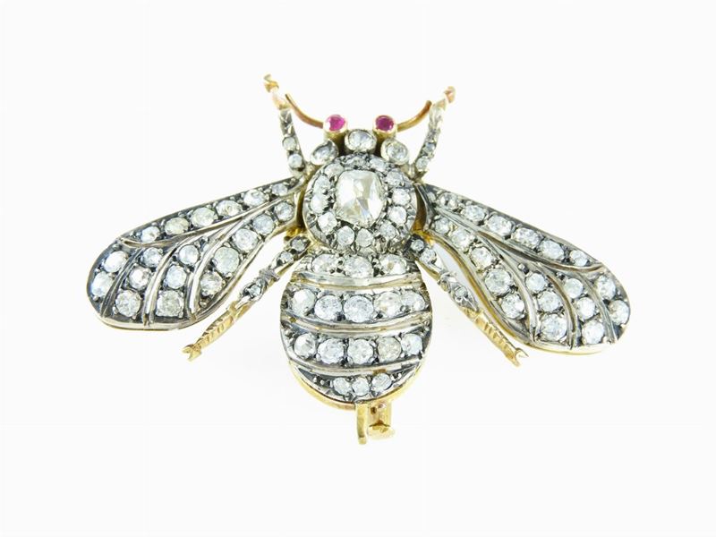Spilla Animalier in Oro Giallo e Argento con Diamanti e Rubini