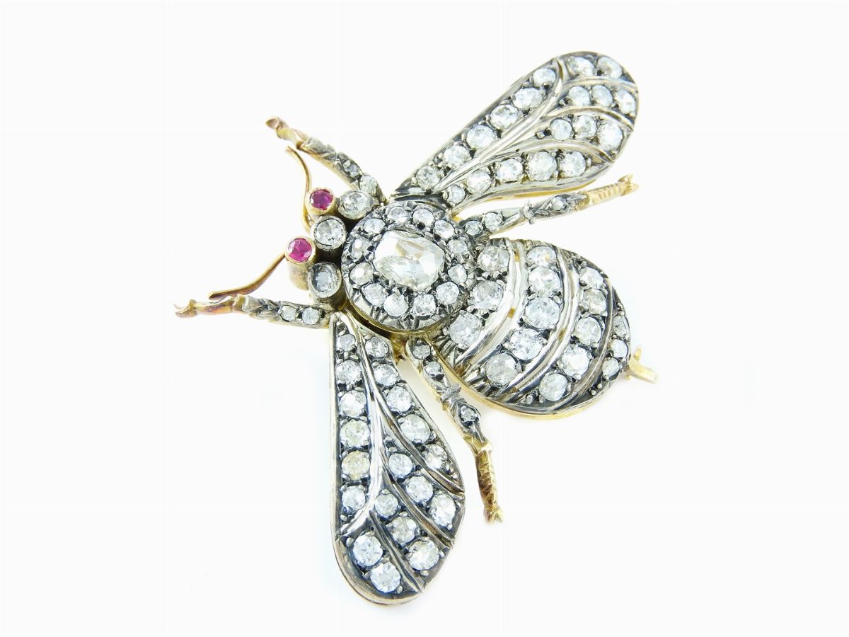 Spilla Animalier in Oro Giallo e Argento con Diamanti e Rubini