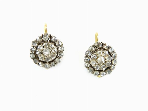 Orecchini a bottone in oro giallo e argento con diamanti