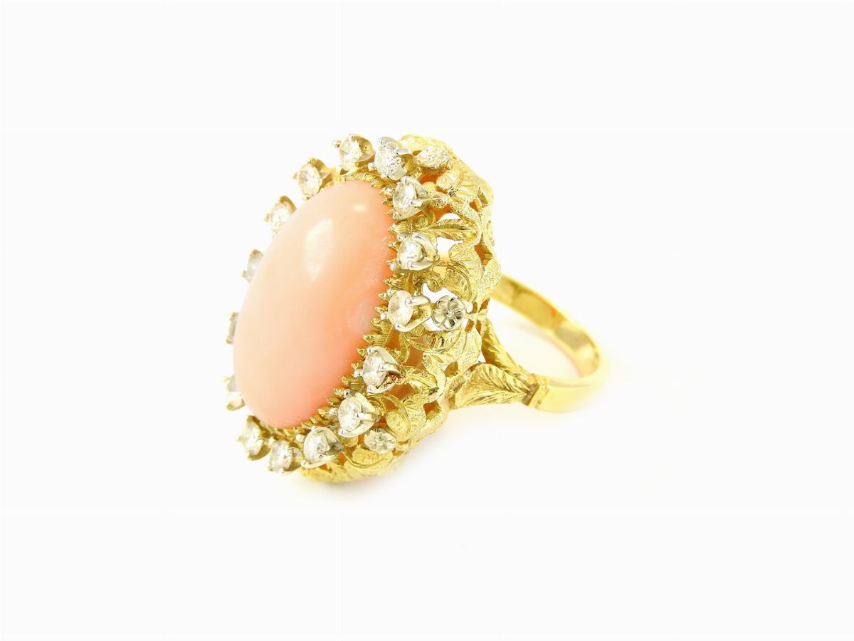 Anello in Oro Giallo e Bianco, Diamanti e Corallo Rosa