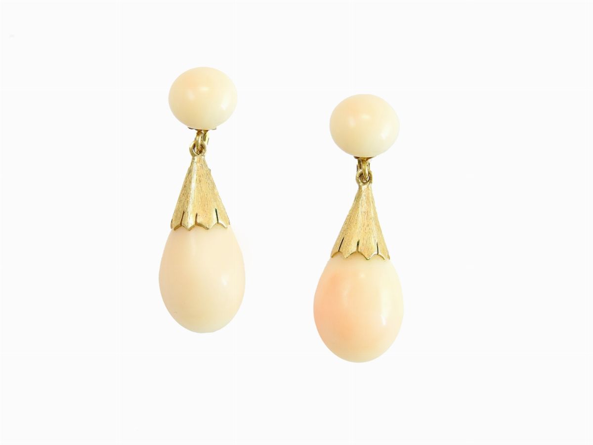Demi Parure Collana Scalare e Orecchini Pendenti in Corallo Rosa e Oro Giallo