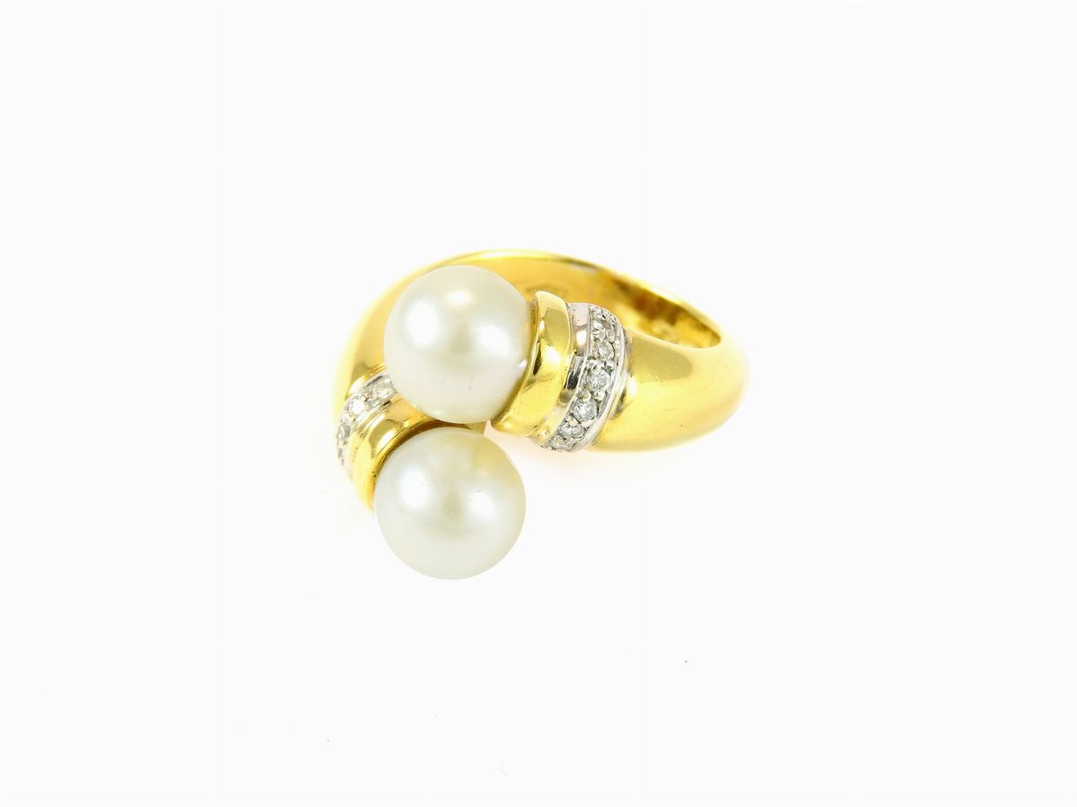 Anello Contrarié in Oro Giallo e Bianco, Diamanti e Perle Coltivate Akoya