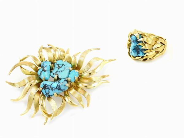 Demi parure of yellow gold and turquoises ring and brooch
